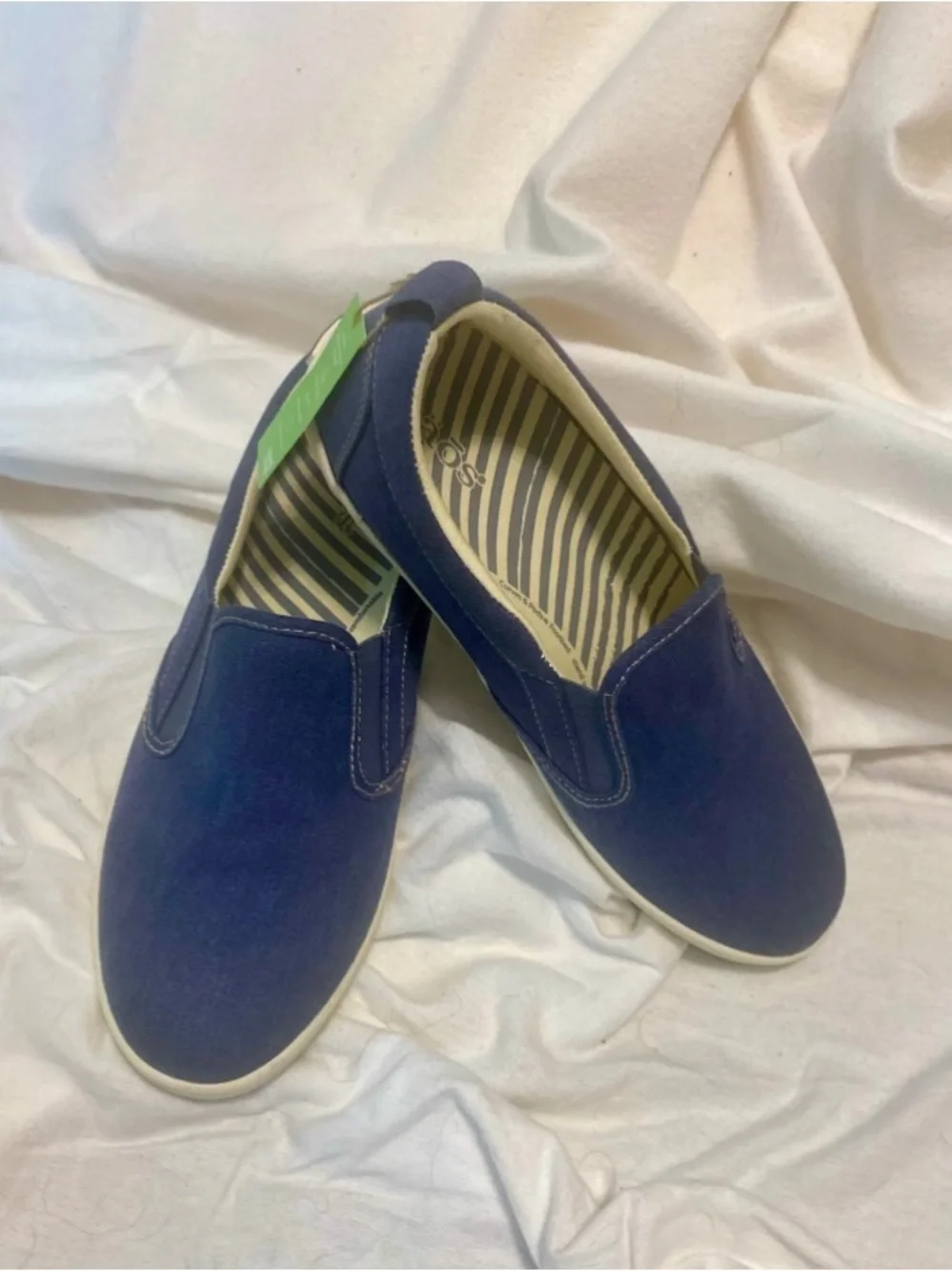 NWT Taos Dandy Sneakers Canvas Slip On Denim Blue Chambray Sneakers 9.5